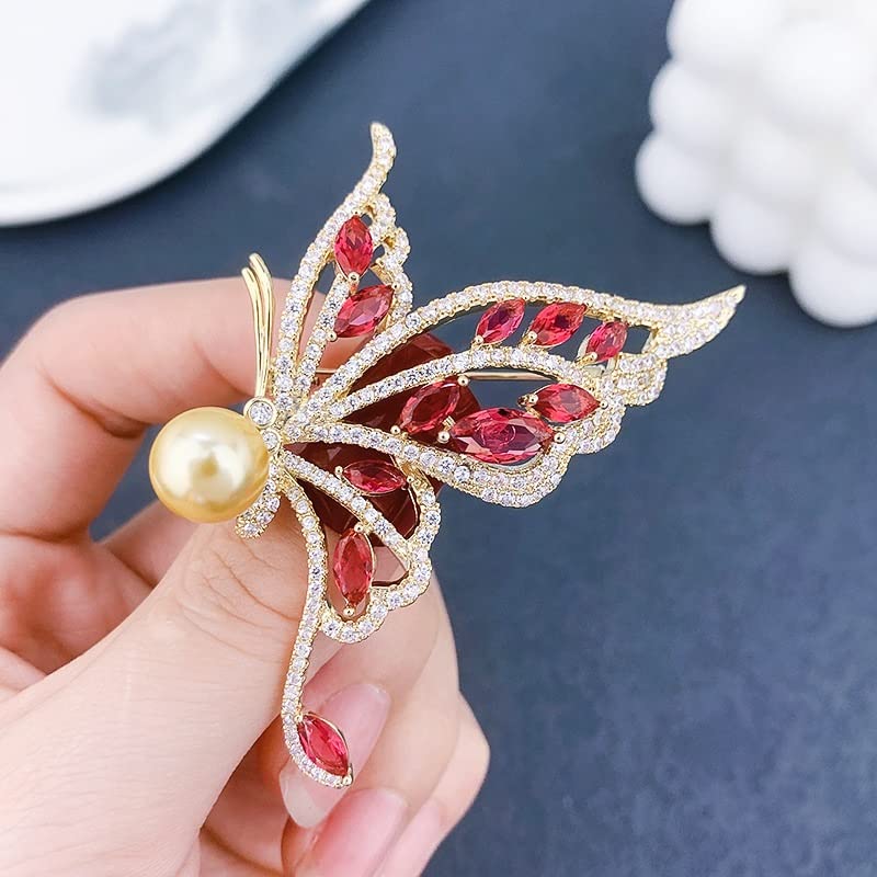 Broche perle et zircone pour accessoiriser un pull en maille au quotidien