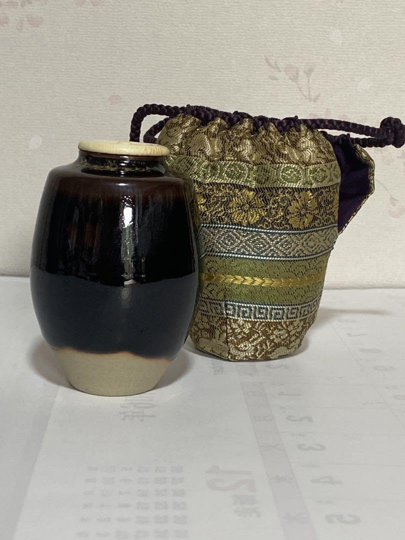 ♦茶道具 肩付き茶入 ？蓋付き 正絹 仕覆付き 綺麗な美品 骨董品 Amazon.co.jp: 茶道具 肩付き茶入 ？蓋付き 正絹 仕覆付き 綺麗