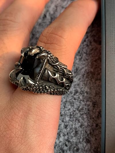 Anello da uomo in argento, volute in filigrana d'oro con zircone rosso