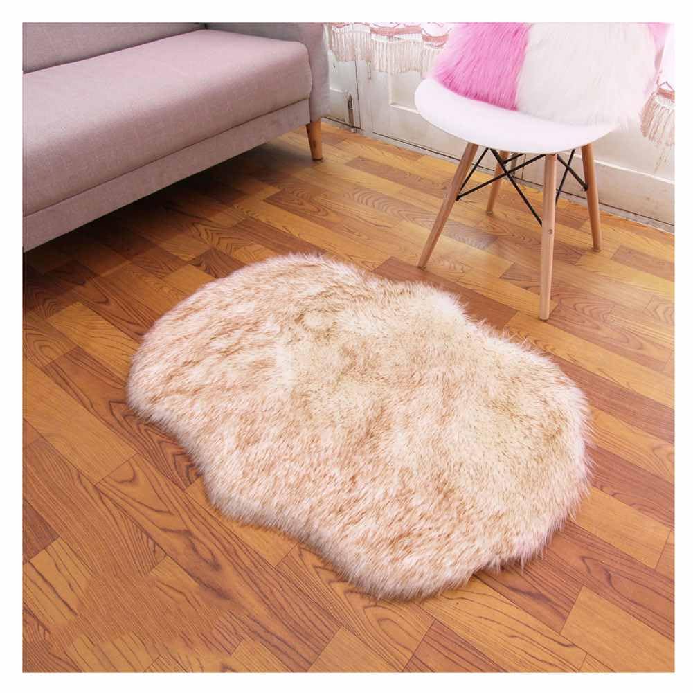Kunstfell Teppich Plüsch Lammfellimitat Teppich Faux Fell Bettvorleger mit Anti-Rutsch Hirschleder-Samt Wollteppich Flauschige Sofa Matte für Wohnzimmer,Schlafzimmer 65 * 120cm Weißbraun