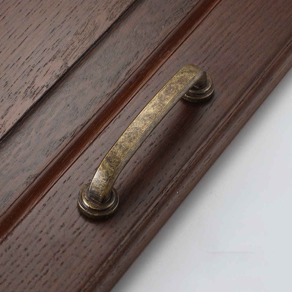 Cuisine rétro avec la poignée meuble laiton antique 128mm Youther pour placard