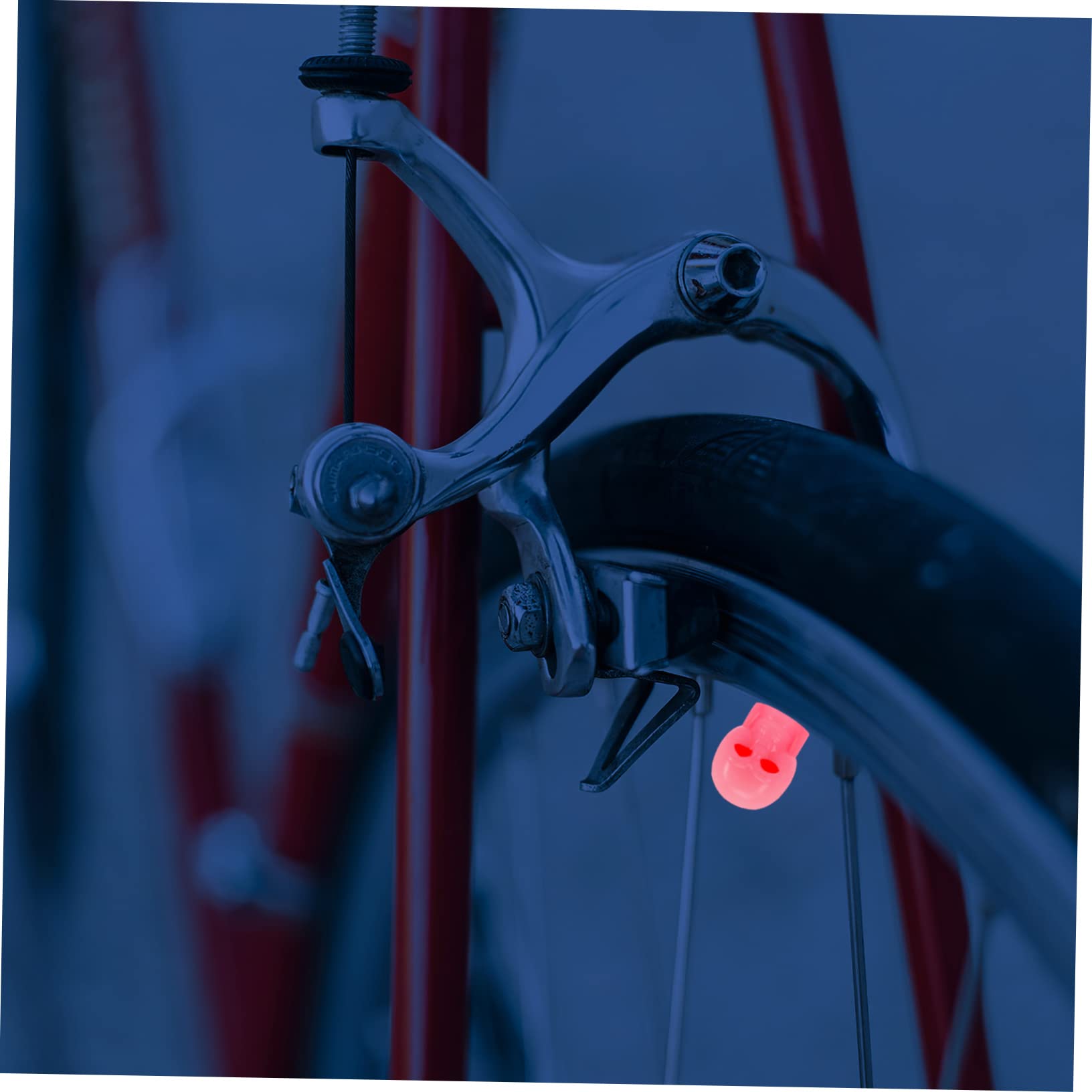 ULTECHNOVO 200 Pz Tappo a Vite Luminoso Tappi Delle Valvole Per Auto Tappi Per Pneumatici Per Auto Tappi Stelo Valvola Pneumatici Luminosi Accessori Per Auto Teschio Gomma Da Cancellare Rosso