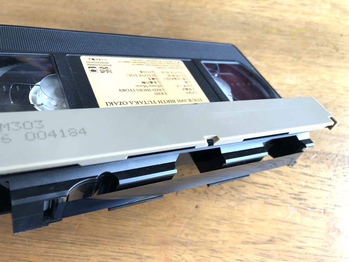 Amazon.co.jp: 尾崎 豊十代の真実写真集123ページBIRTHVHSビデオテープ