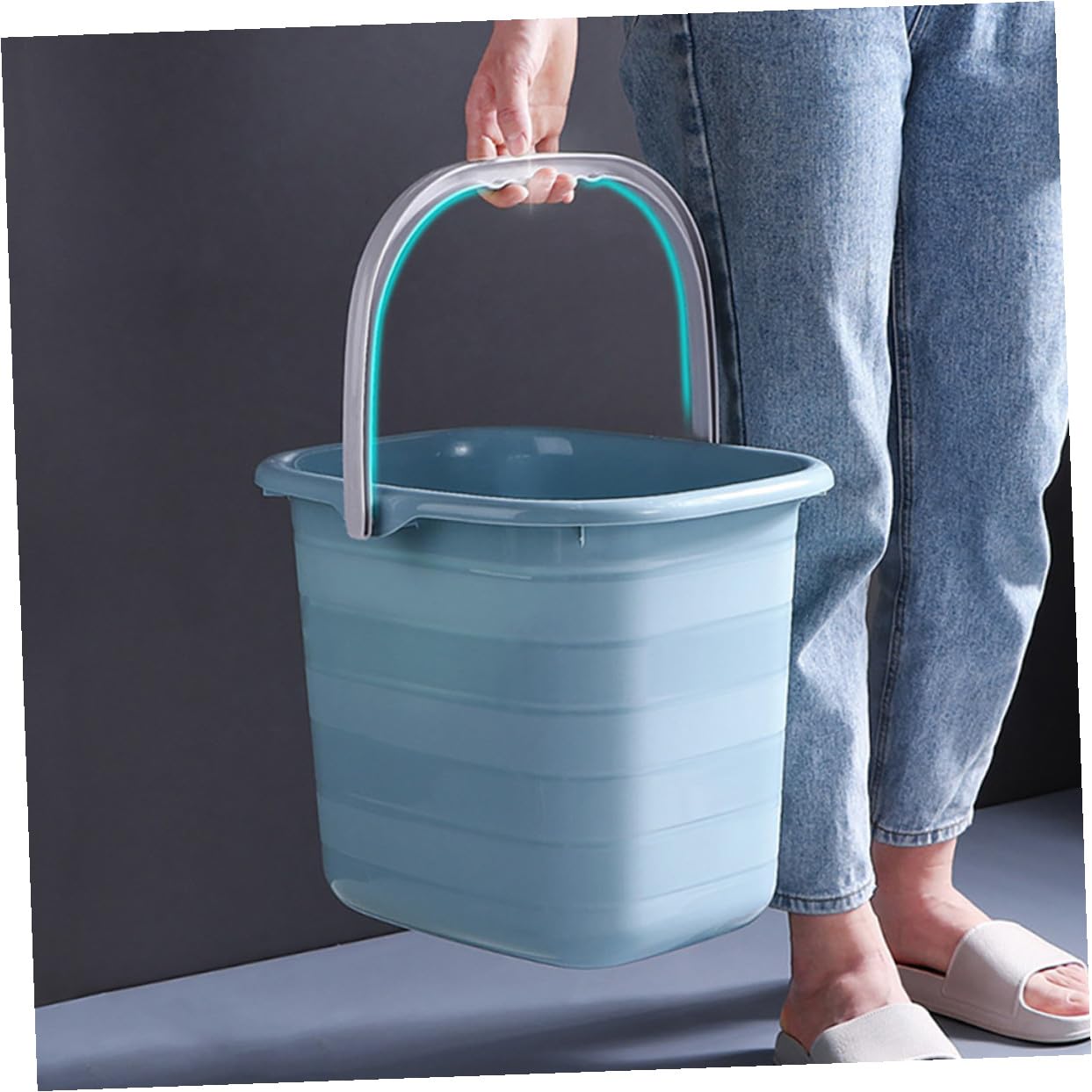 Secchio in Plastica Manico per Acqua Multiuso, Leggero e Maneggevole, per Giardinaggio e Uso Domestico, Pratico Contenitore Portatile