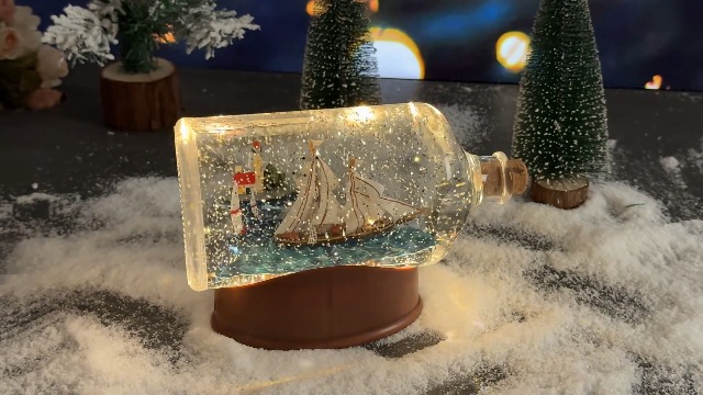 Amazon.com: Snow Globe Lantern with Drift Bottle – Shatterproof