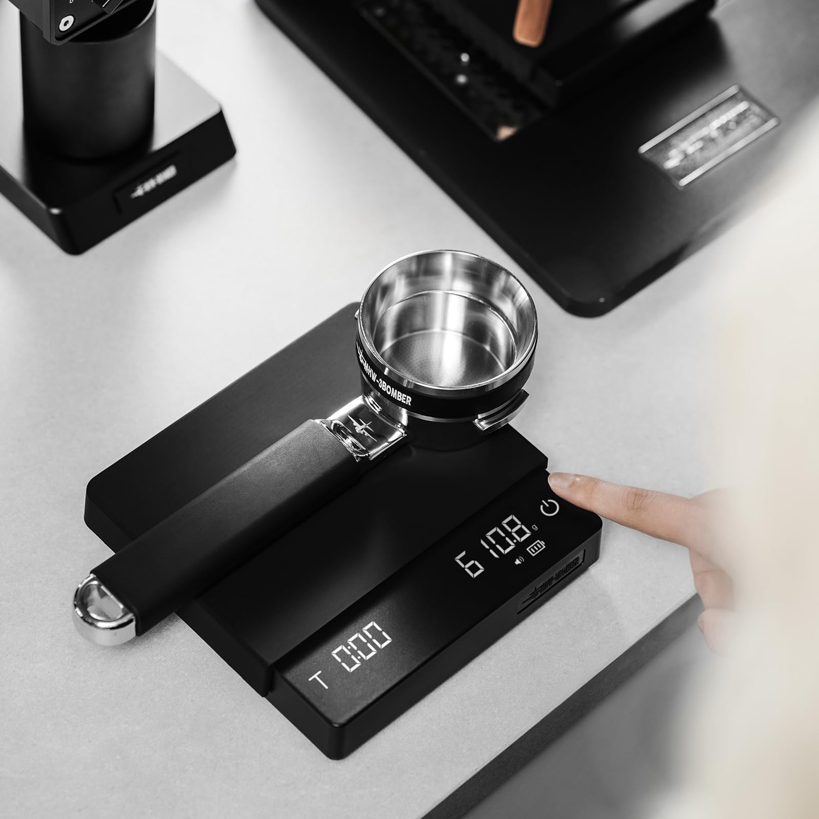 MHW-3BOMBER Grande balance à café avec minuterie, balance numérique à bec verseur avec débit, expresso précise de 2 kg/0,1 g, 3 modes, rechargeable en grain