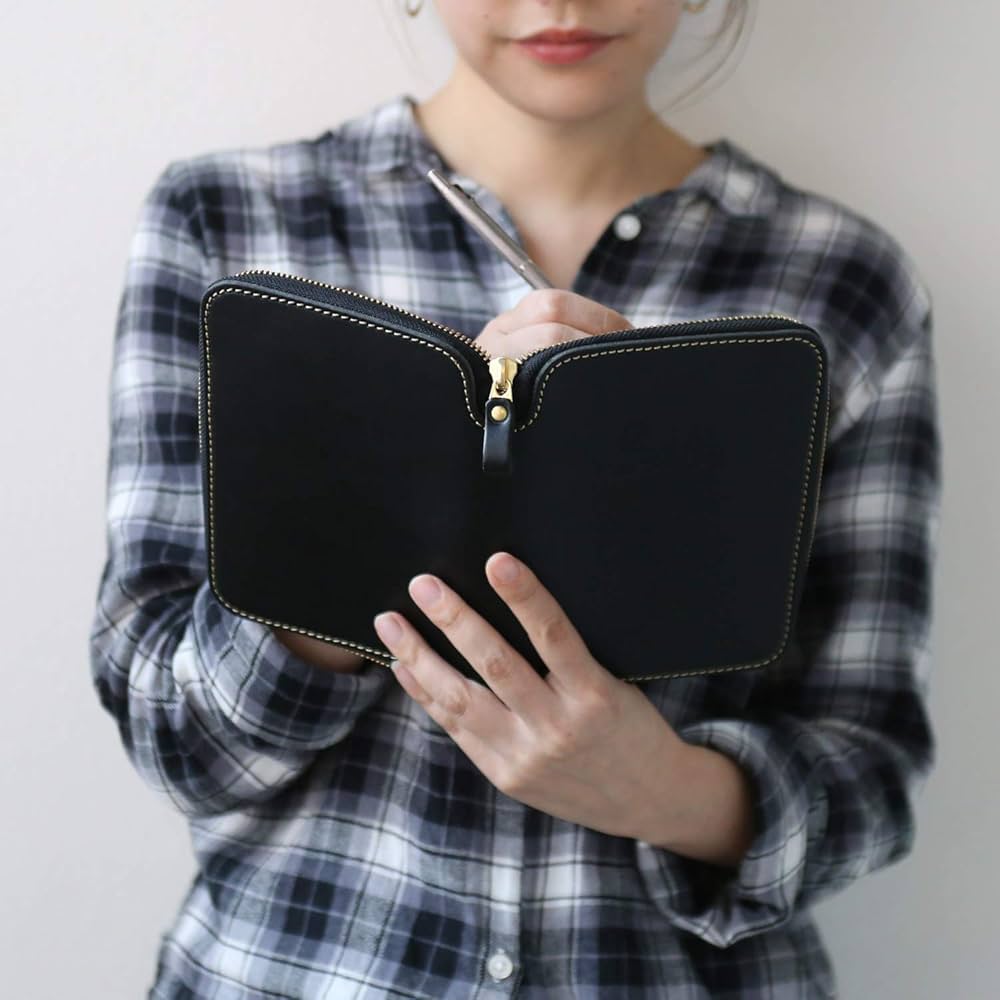 Chocolate ページ 10/05 L字型ZIP財布 - TRIPLE STITCH #Black [8Z-S310-051] – ciacura