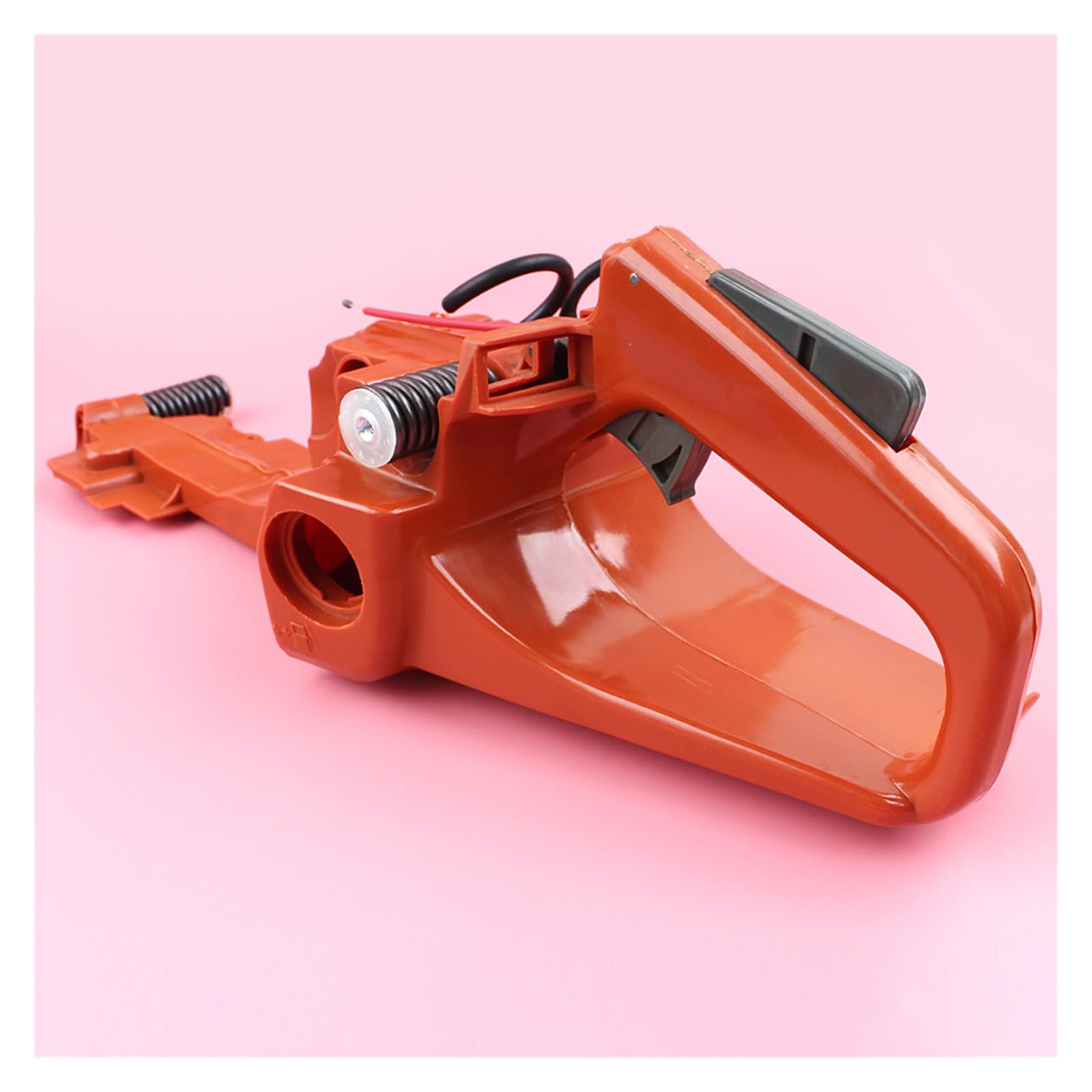 Réparer fuite essence Husqvarna 365 avec ce bloc réservoir et poignée arrière