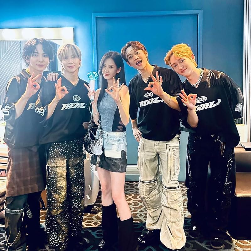 SHINee テミン moschino Tシャツ&写真集 限定 Amazon.co.jp: SHINee Tシャツ SHINee 応援服 TAEMIN テミン 同型