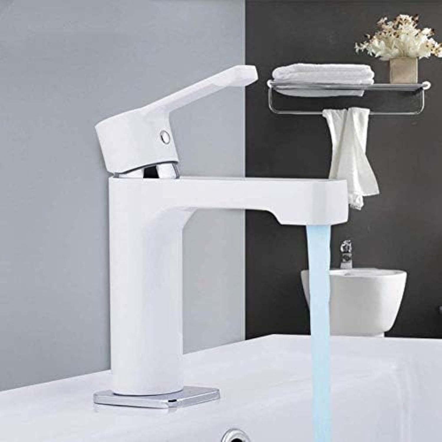 Mitigeur cascade blanc pour lavabo et cuisine monté sur pont