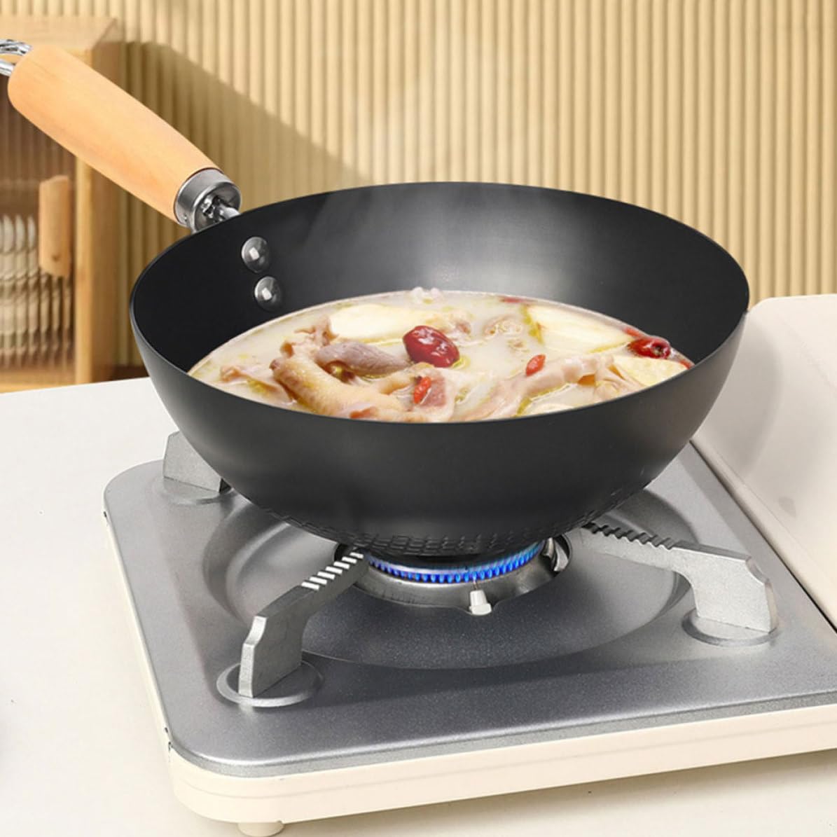 INOOMP Wok Piccolo in Ferro senza Rivestimento Antiaderente Fondo Piatto per Cucinare e Friggere su Fornelli a Gas, Design Versatile Manico in Legno, per Uso Domestico