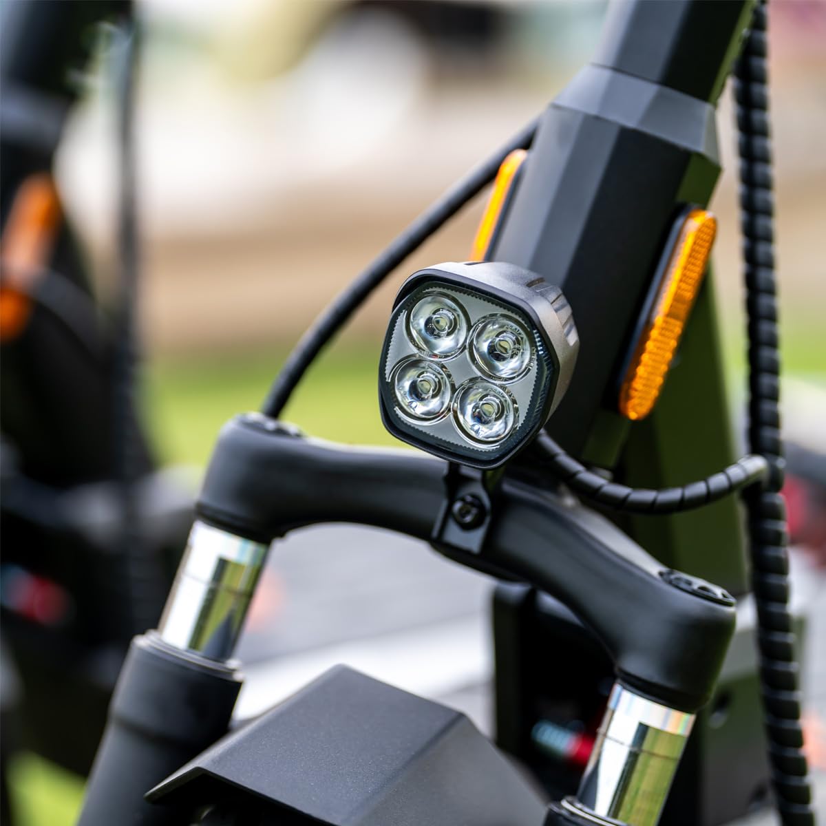 Kukirin M4 Max, Monopattino Elettrico per Adulti da 10 Pollici, Autonomia di 64 km, Doppia Sospensione, Forcella Anteriore, Pneumatici Senza Camera, Luce LED, Doppi Freni a Disco, Pieghevole per la