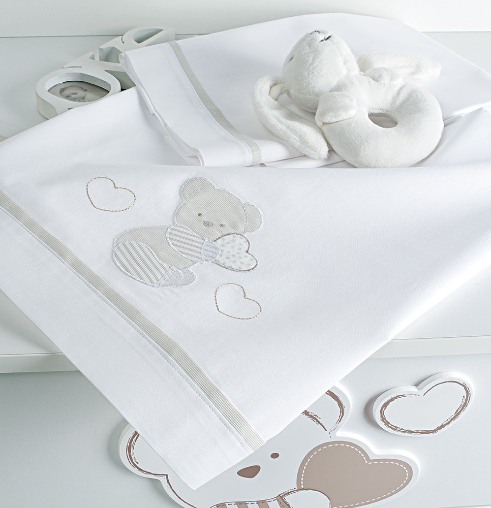 Foppapedretti Completo Lenzuolino Dolcecuore, 100% cotone, Composto da lenzuolo ricamato (120x80 cm), lenzuolino inferiore ad angoli (120x65 cm) e federa (60x40 cm), Bianco