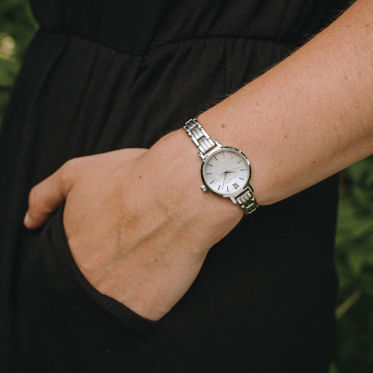 HOLZKERN Damenuhr Quarz Skadi Silberfarben/Perlmutt 9010631005023 | zarte Armbanduhr mit präzisem japanischen Quarzwerk für Frauen