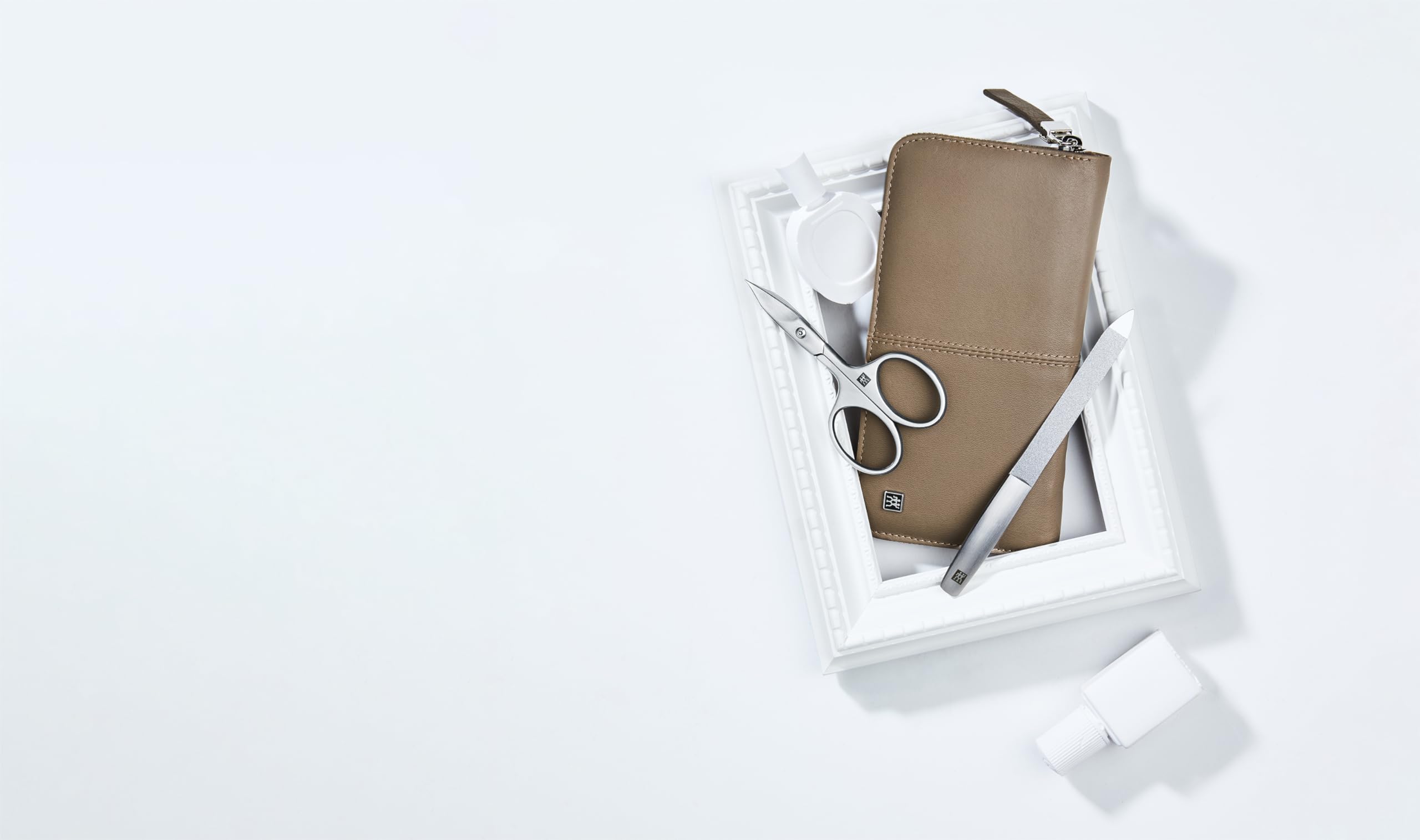 ZWILLING Maniküre-Set (4- oder 5-teilig, professionelles Nagelpflegeset, Echtleder-Etui mit Reißverschluss, mit Schere oder Nagelknipser), Premium Edition