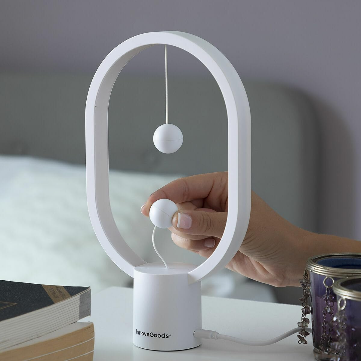 InnovaGoods® Lámpara de equilibrio con interruptor magnético, Magilum, ilumina tu hogar de forma original y elegante, con un diseño de equilibrio e interruptor magnético, ideal para el hogar.