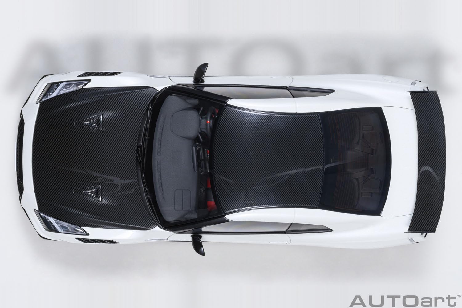 オートアートNissan GT-R nismo 1/18 ミニカー ホワイト AUTOart 1/18 Nissan GT-R (R35) Nismo Special Edition