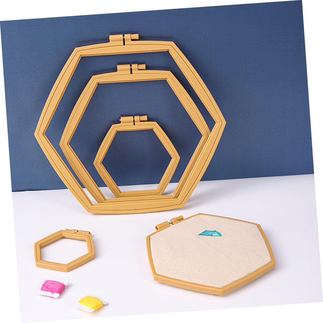 Baluue 4 Aros para Bordar Reutilizables de Abs Ajustables para Punto de Cruz Diseño Simple y Creativo, Ideales para Decoración y Aficionados al Bordado