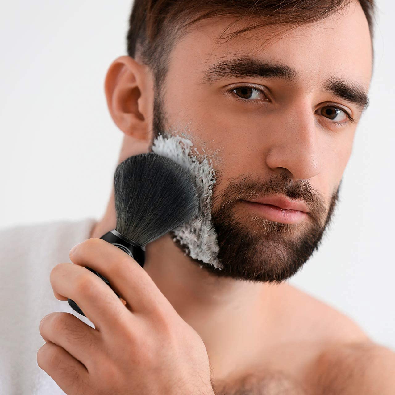 Viking Revolution Pennello Barba in Tasso - Pennello da Barba Rasatura a Umido con Crema e Schiuma da Barba - La Miglior Rasatura con Rasoio di Sicurezza, Rasoio a Doppio Filo o Rasoio Pieghevole