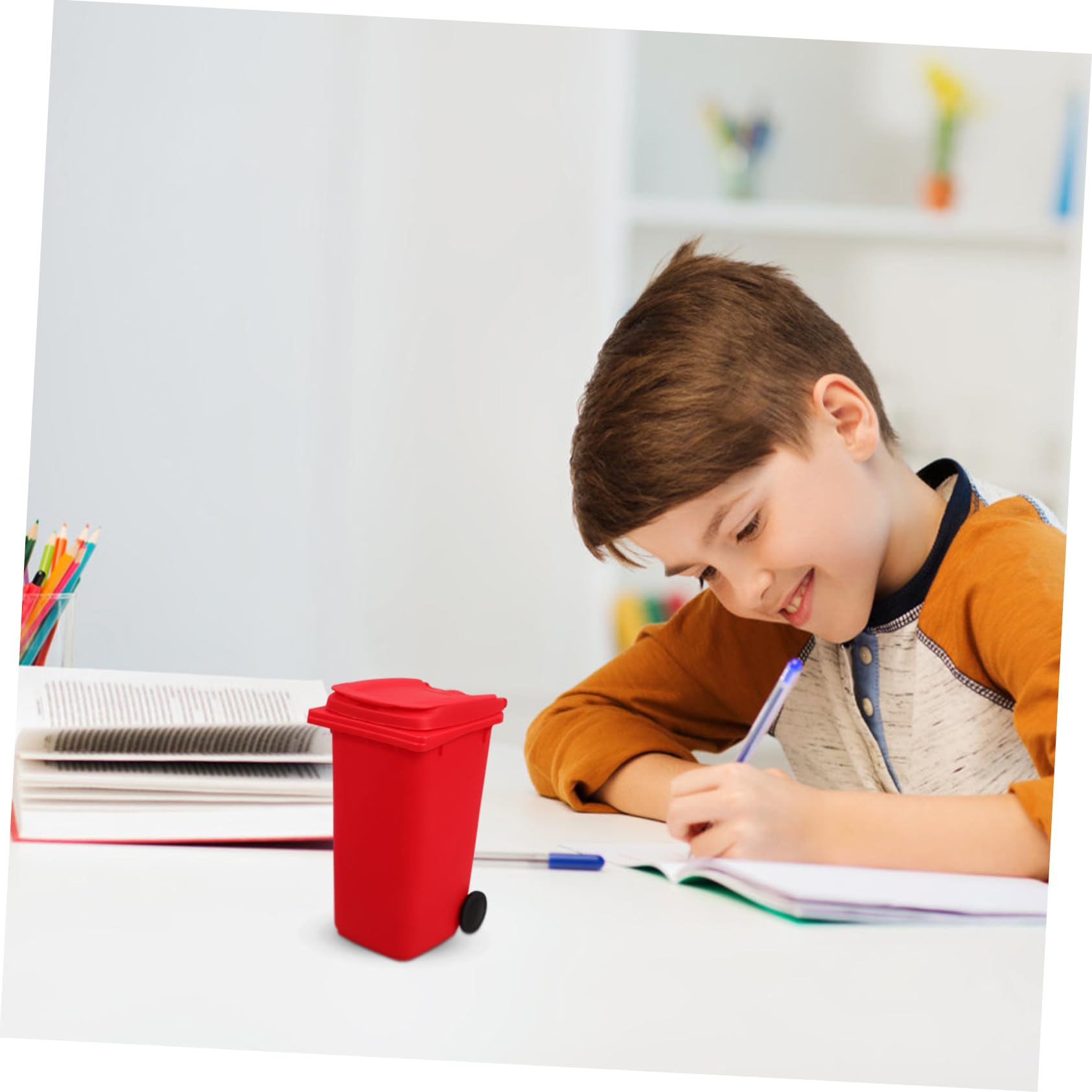 Operitacx 12stücke Mini Mülleimer Für Schreibtisch Schwarz Blau Grün Rot Kawaii Abfalleimer Mit Deckel Und Stylischer Stiftehalter Und Aufbewahrung Für Bürobedarf