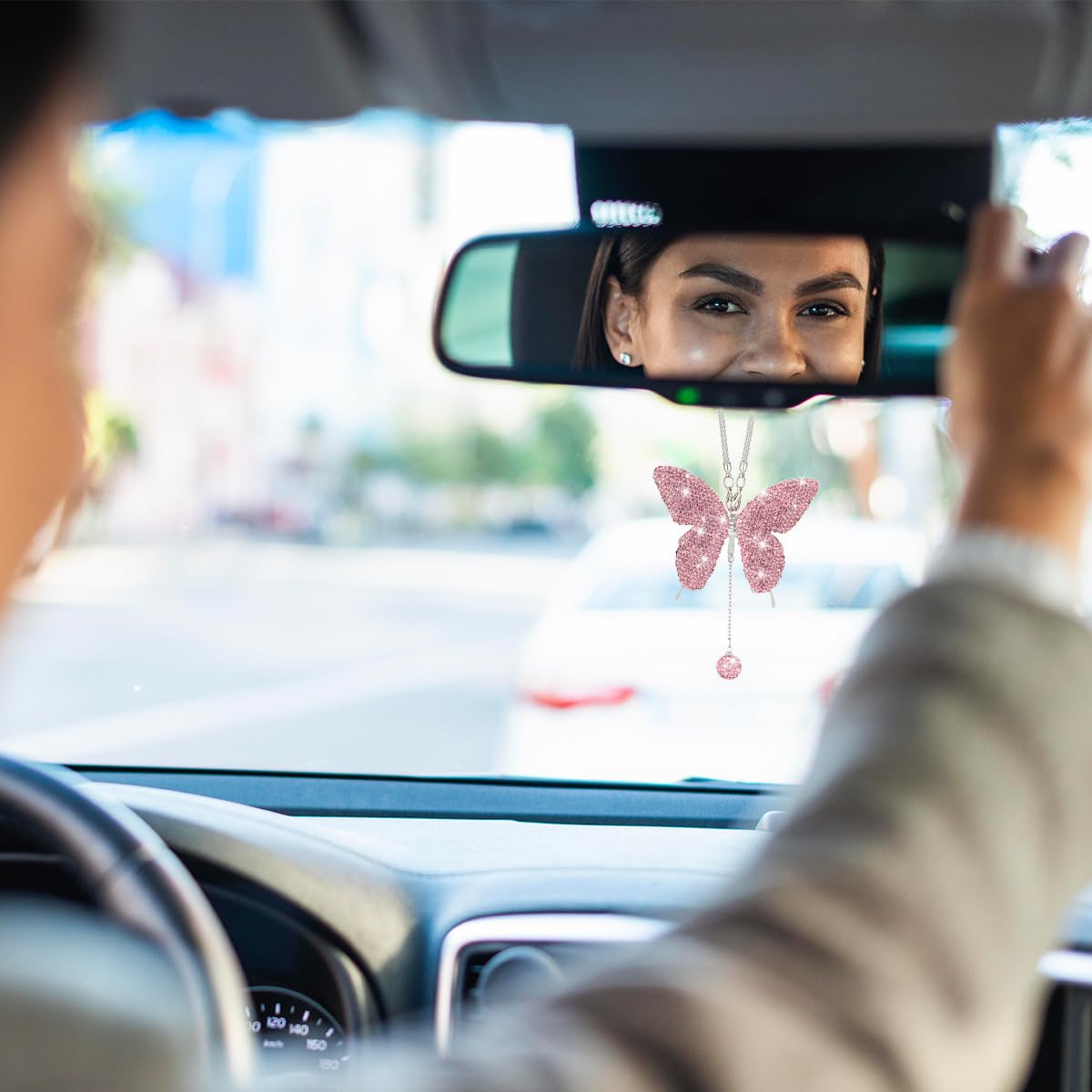 JNNJ Ciondolo a farfalla con diamanti per specchietto retrovisore dell'auto, accessori luminosi da appendere sull'auto, decorazione per le donne (rosa)