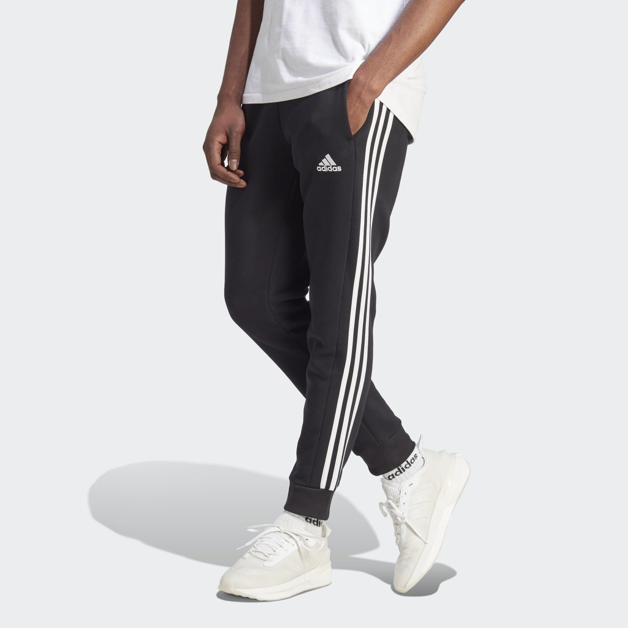Adidas - Essentials Fleece Tapered Cuffed 3-Stripes Pants, Pantaloni da Tuta Uomo