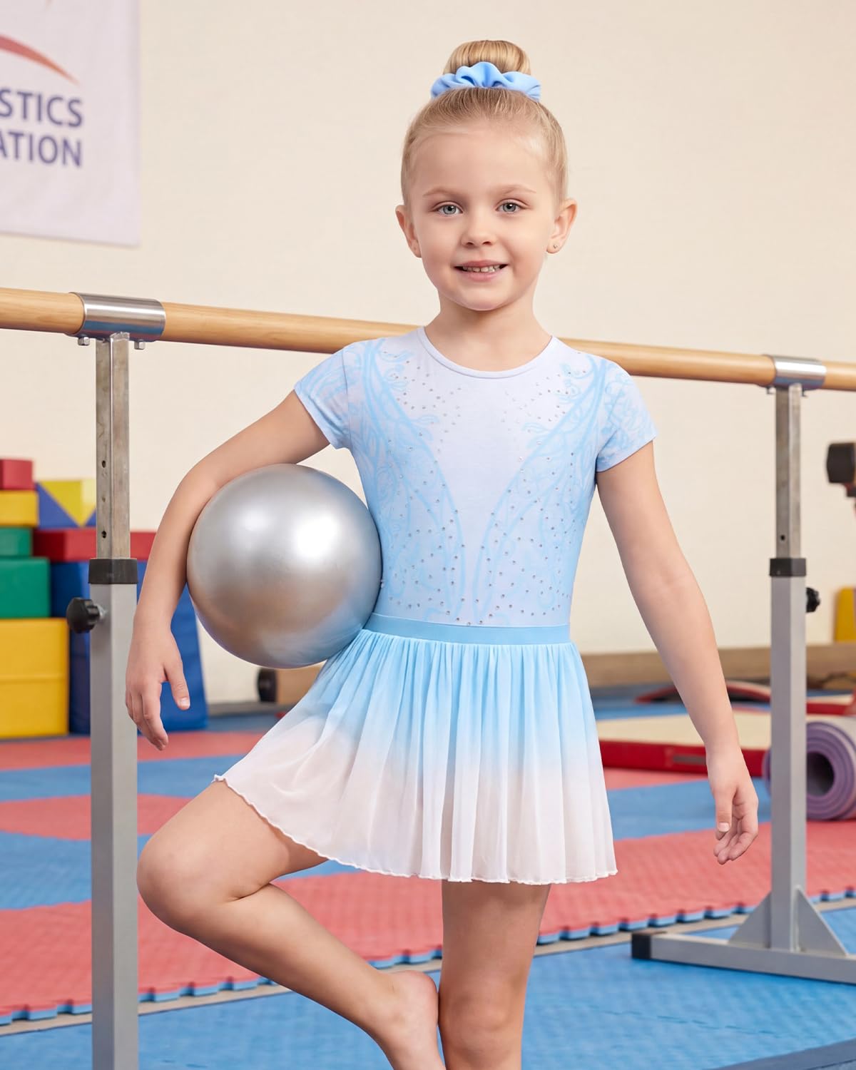 Gogokids Dziewczęcy trykot gimnastyczny ze spódnicą, krótki rękaw, błyszczące klejnoty i nadruk, odzież taneczna, 3-częściowy strój gimnastyczny, do baletu, jogi, występów, łącznie z opaską do włosów