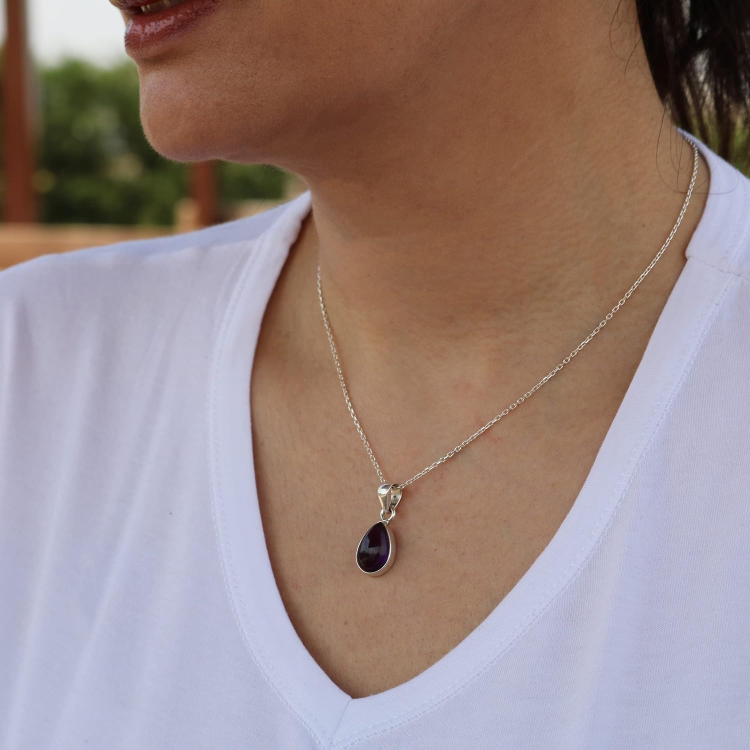 Silberne Halskette mit natürlichem lila Amethyst – Handgefertigter, winziger Tropfenanhänger – 40+5 cm Kette für Damen