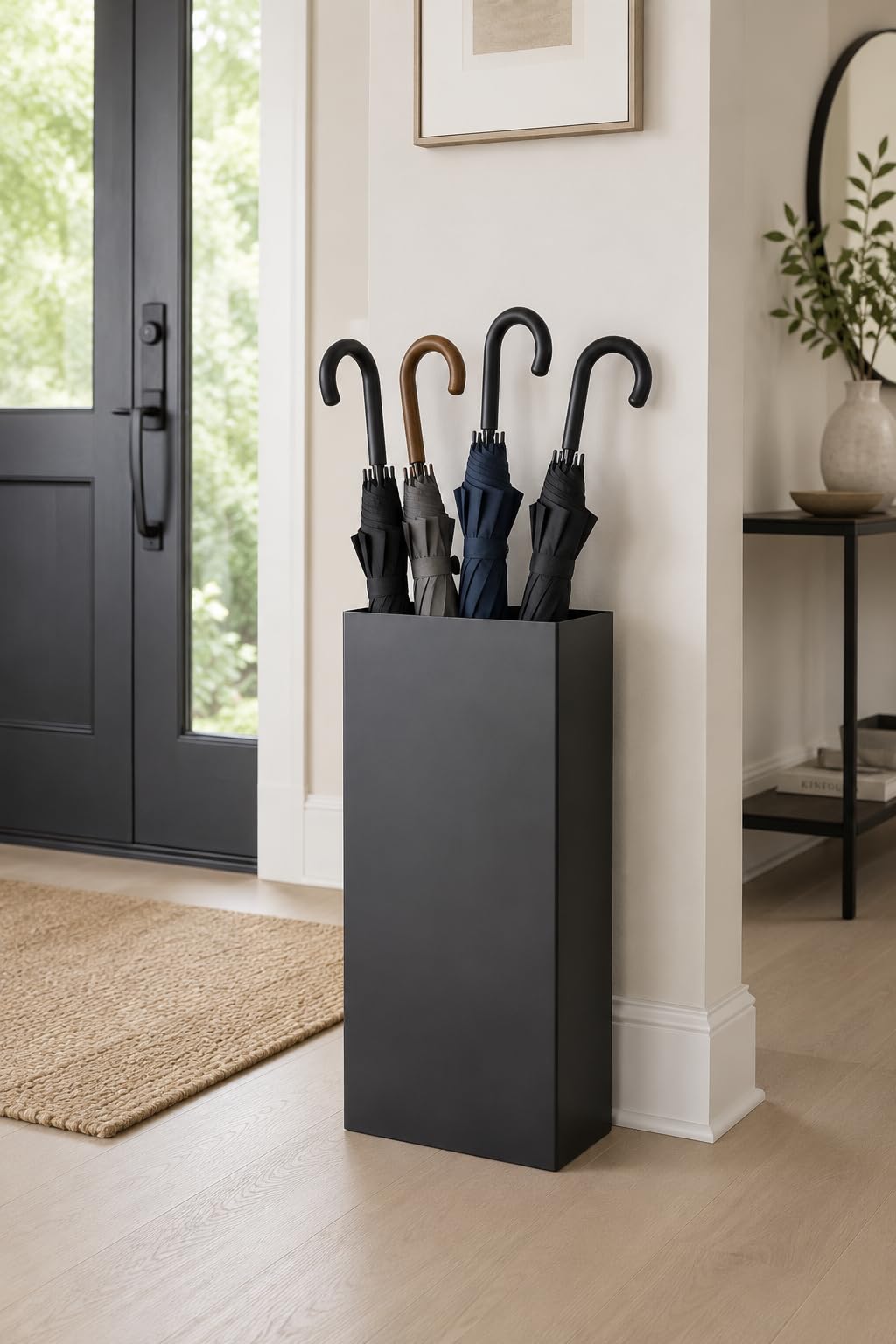 Schirmständer mit modernem Design aus Metall für Heim und Büro, Design-Ständer,schwarz, 2 Haken, 2x Wasserauffangschale herausnehmbar, 25x15x50cm, rechteckig, Regenschirmständer