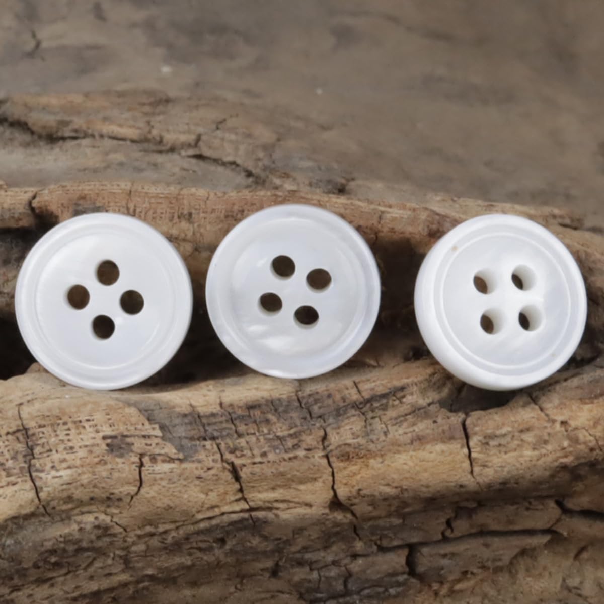 100 guzików z naturalnej muszli, 11,5 mm, okrągłe białe z 4 otworami, do szycia rzemieślniczego, do koszuli, sukienki, swetra, kardigana, akcesoriów dekoracyjnych