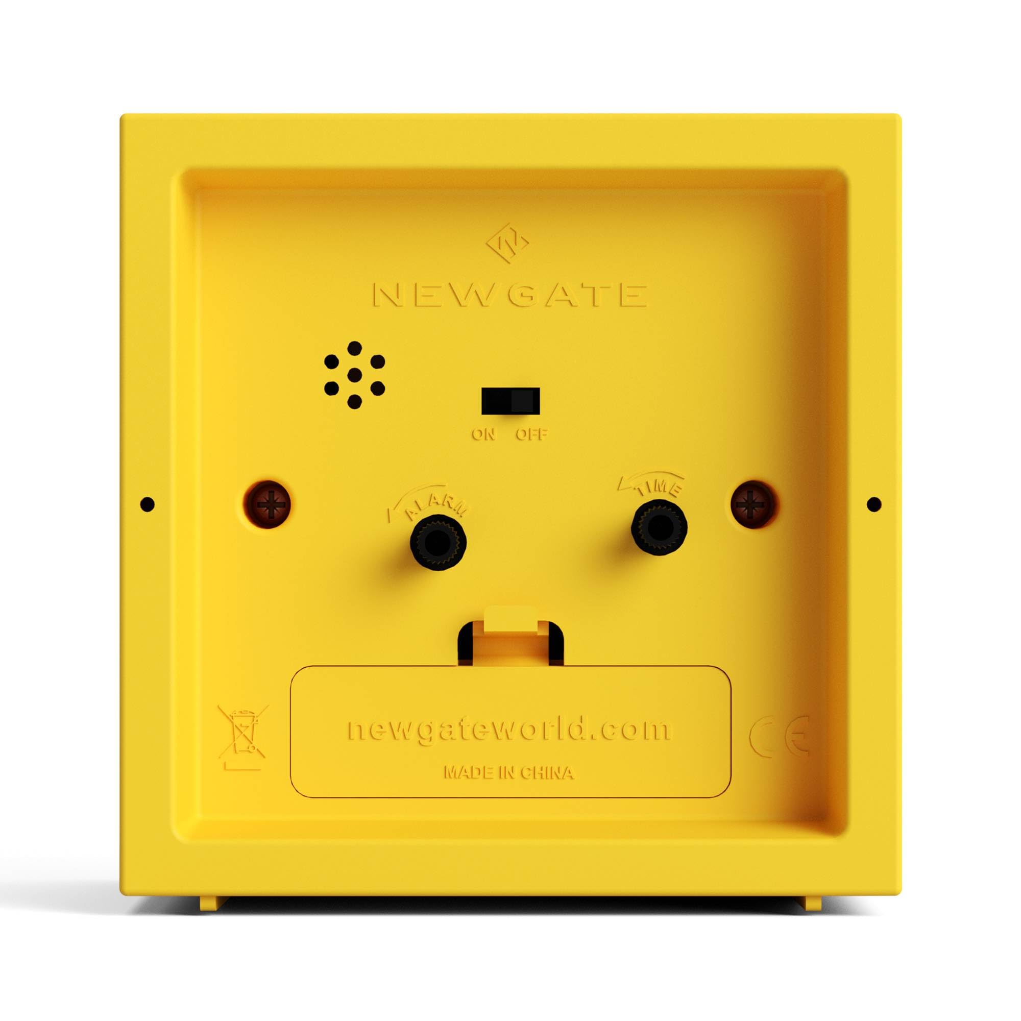 Newgate® Cube sveglia | Allarme retrò a forma di cubo a design | Giallo agrumato | Ideale per comodino, scrivania, mensola e camino | Accessorio retrò da letto e ufficio di metà secolo