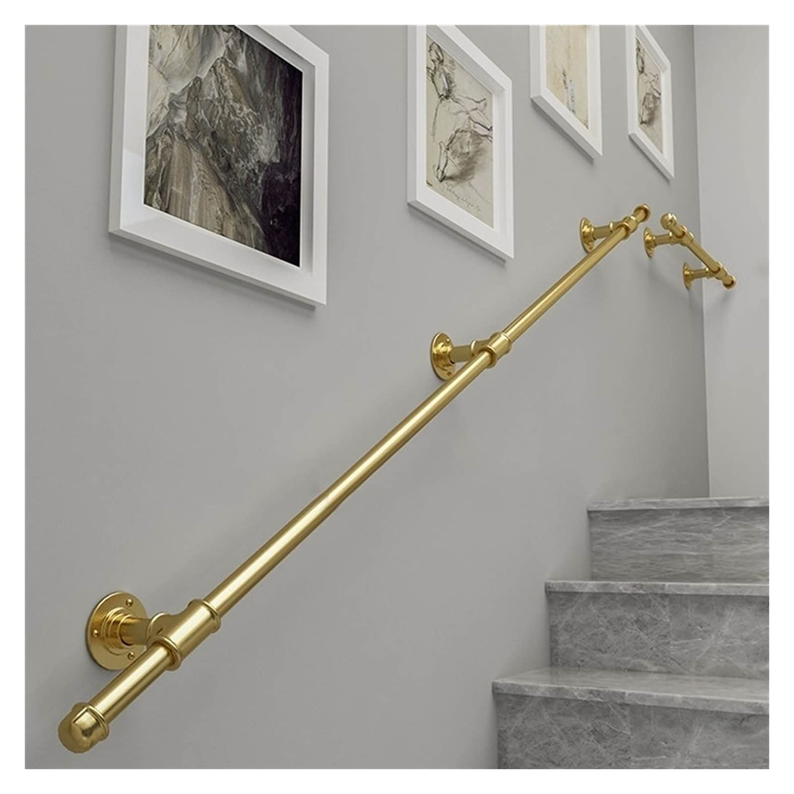 Main courante escalier or pour éviter les chutes des seniors