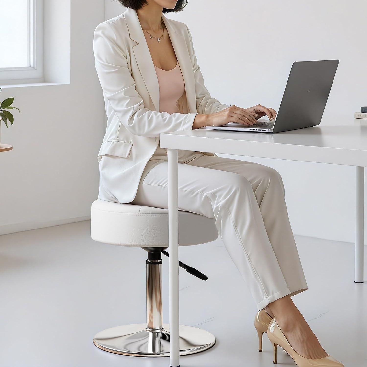 Vanity Stool with Adjustable Height, 360°Swivel PU Leather Ottoman Chair for Adults, Round Padded Makeup Stool with Stable Support for Vanity Bedroom, Bathroom, Dorm, White