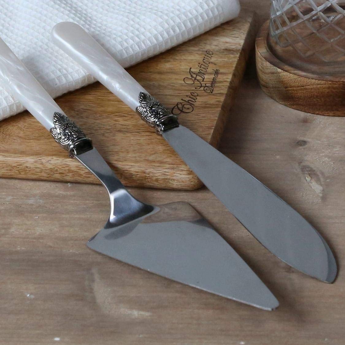 ChicAntique Cake Server Cake Knife Mother of Pearl Look Vintage Nostalgia