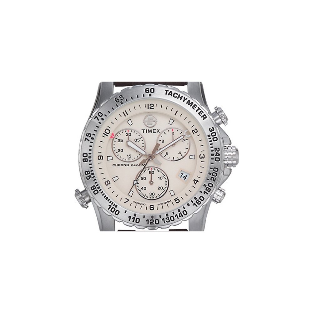 Primer pla de l'esfera del rellotge analògic Timex Expedition