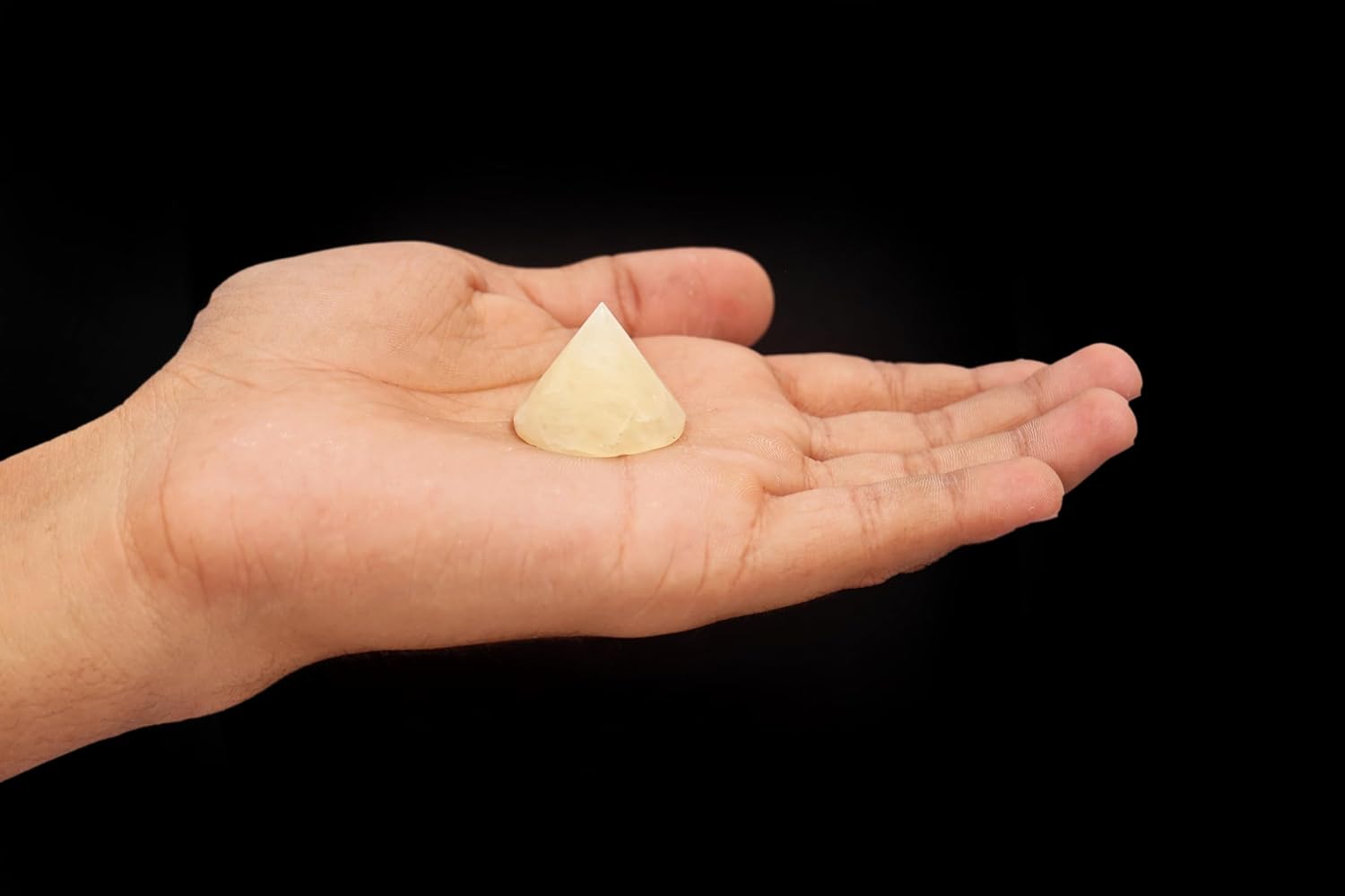 L PEDRA & CRYSTAL Yellow Aventurine Conical Pyramid Energy Generator | Natural Crystal Cone for Meditation, Chakra Balancing, Vastu & Feng Shui | Healing Gemstone Home Décor... - Image 3