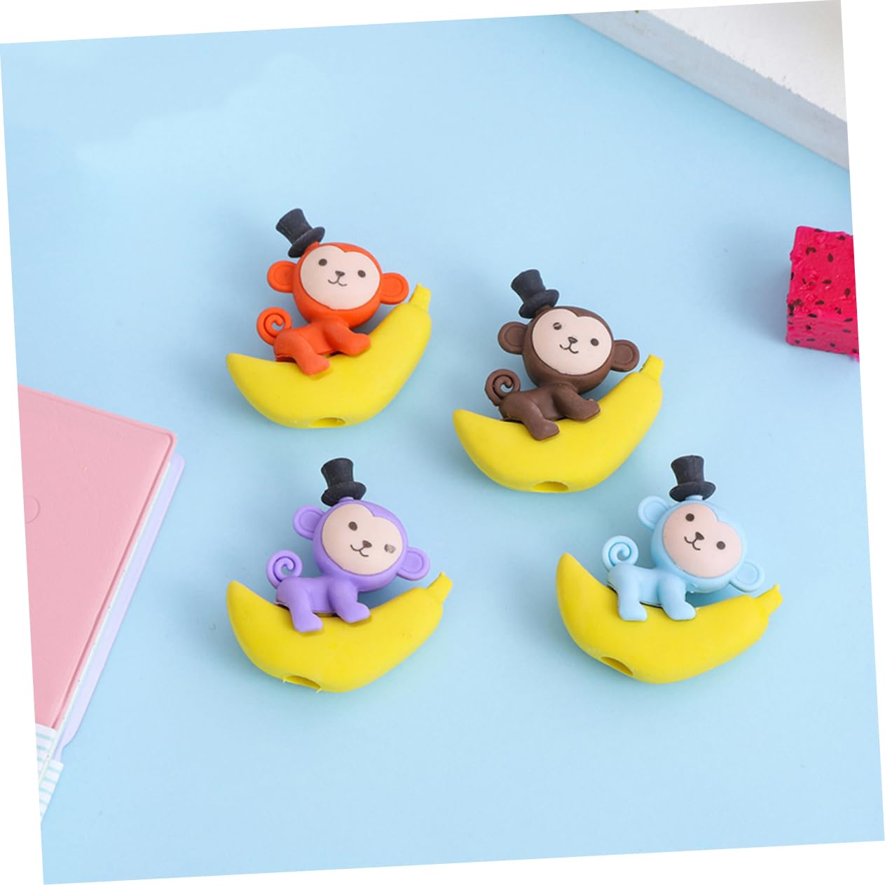 SHOWERORO 48 Stück Radiergummis für Schüler Tragbare Bananenförmige Radiergummis mit Affen Motiv Kleines Leichtes Design für Schule und Lernumgebung Zufällige Farbe