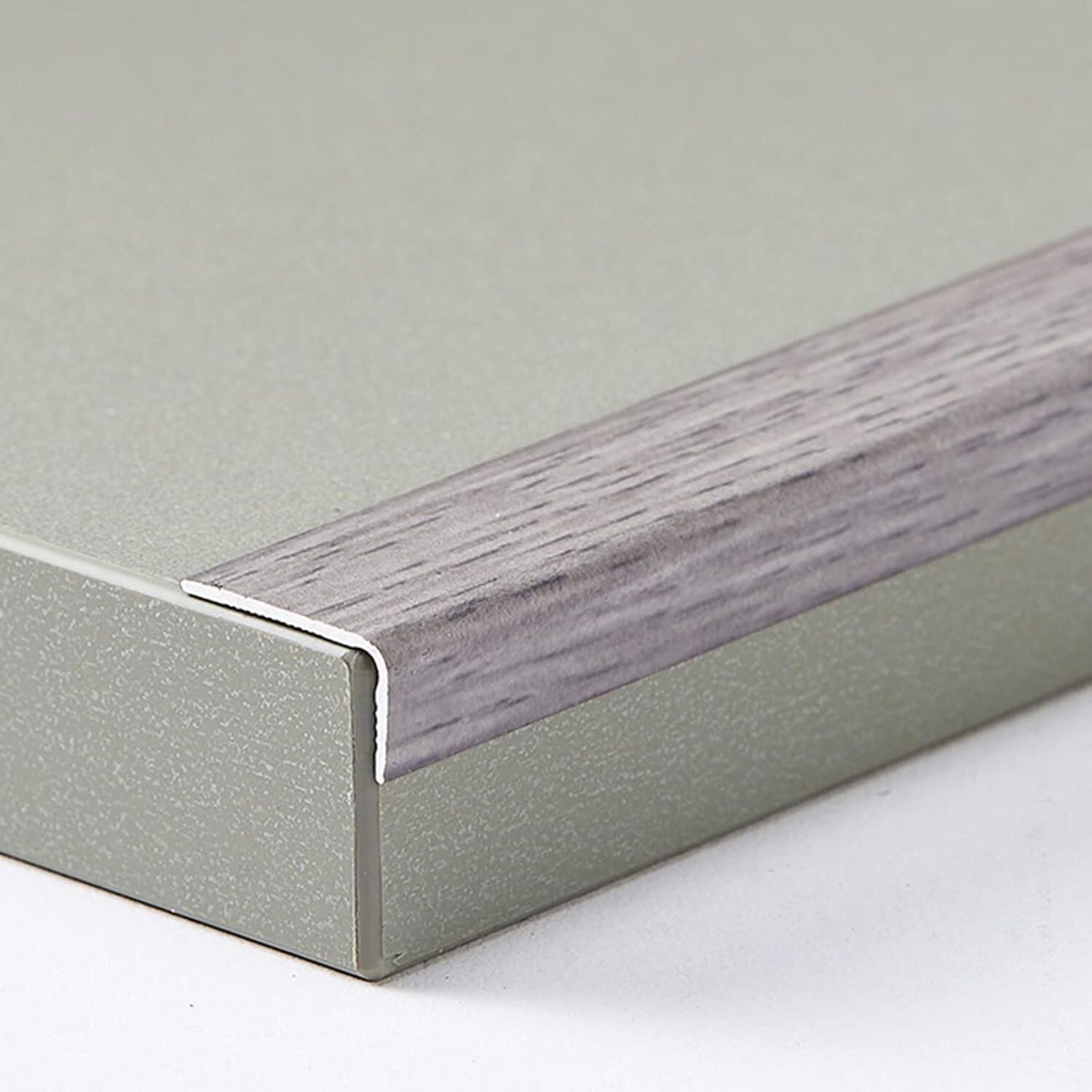 Bord décoratif en aluminium pour sécuriser les marches du salon