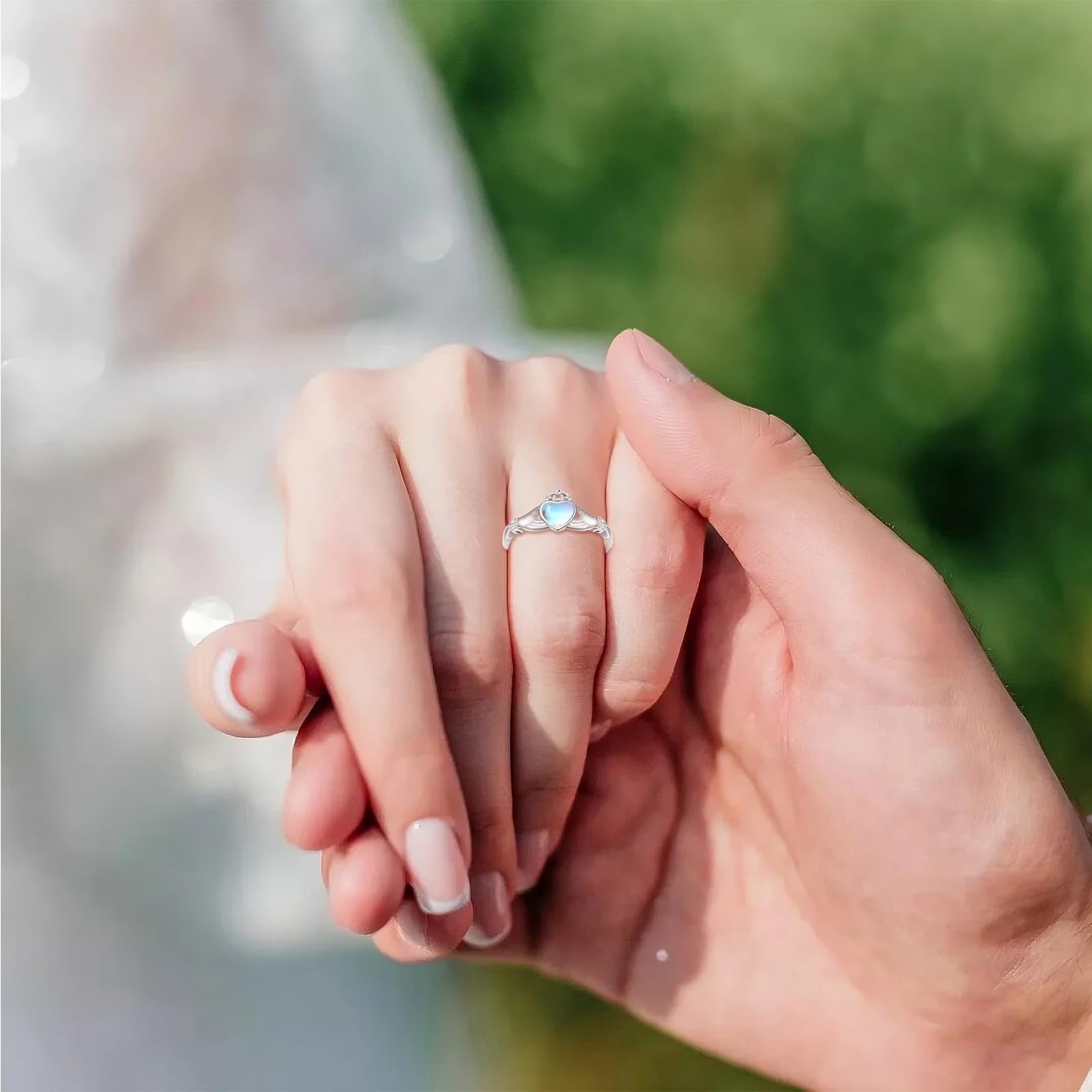 KINGWHYTE Claddagh Ringe für Frauen 925 Sterling Silber Mondstein Liebe Herz Ring Verstellbare Ringe Verlobung Hochzeit Offener Ring Mondstein Schmuck Geschenke