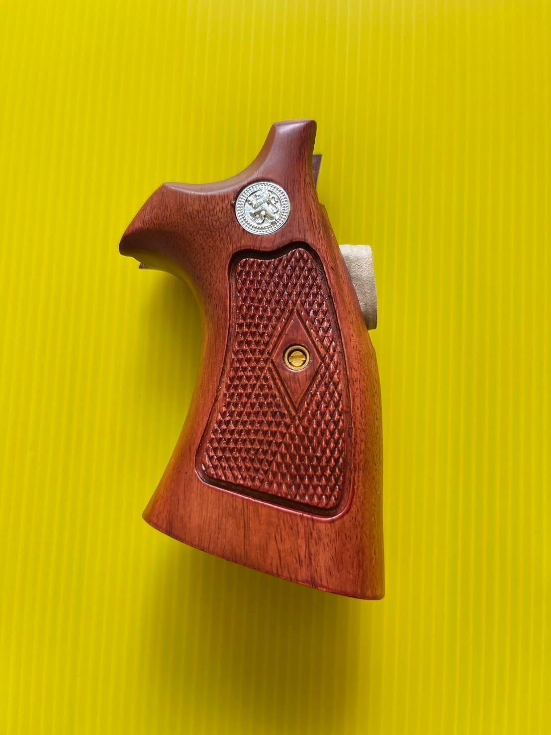 Hardwood Handgun Grips Compatible with Smith and Wesson K/L Frame Round Butt Revolvers Finger Groove Checkered Design Deluxe Classic Handmade Craft Handcraft