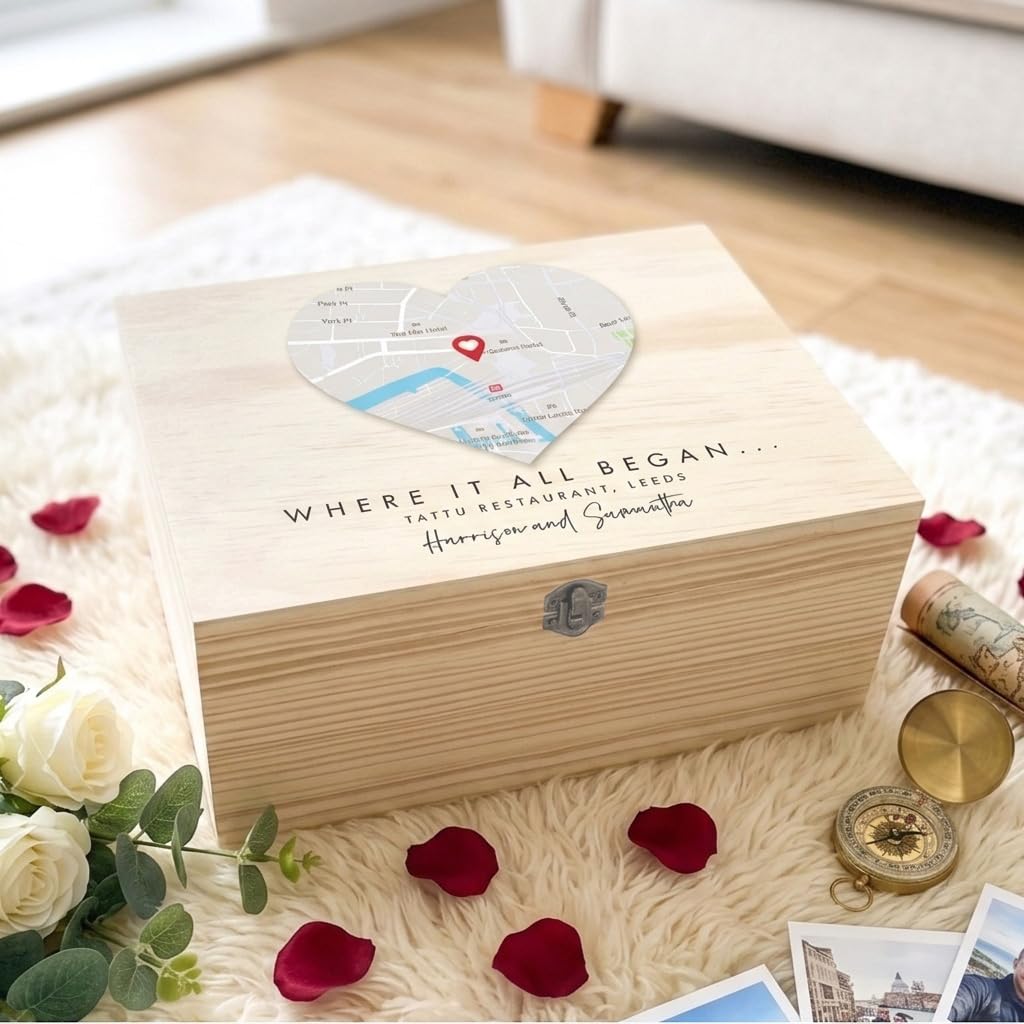 Caja de recuerdos de ubicación de mapa personalizable, diseño de corazón, caja de recuerdos de madera, regalo de San Valentín, aniversario, vacaciones, amistad, 26 x 18,9 x 15,5 cm