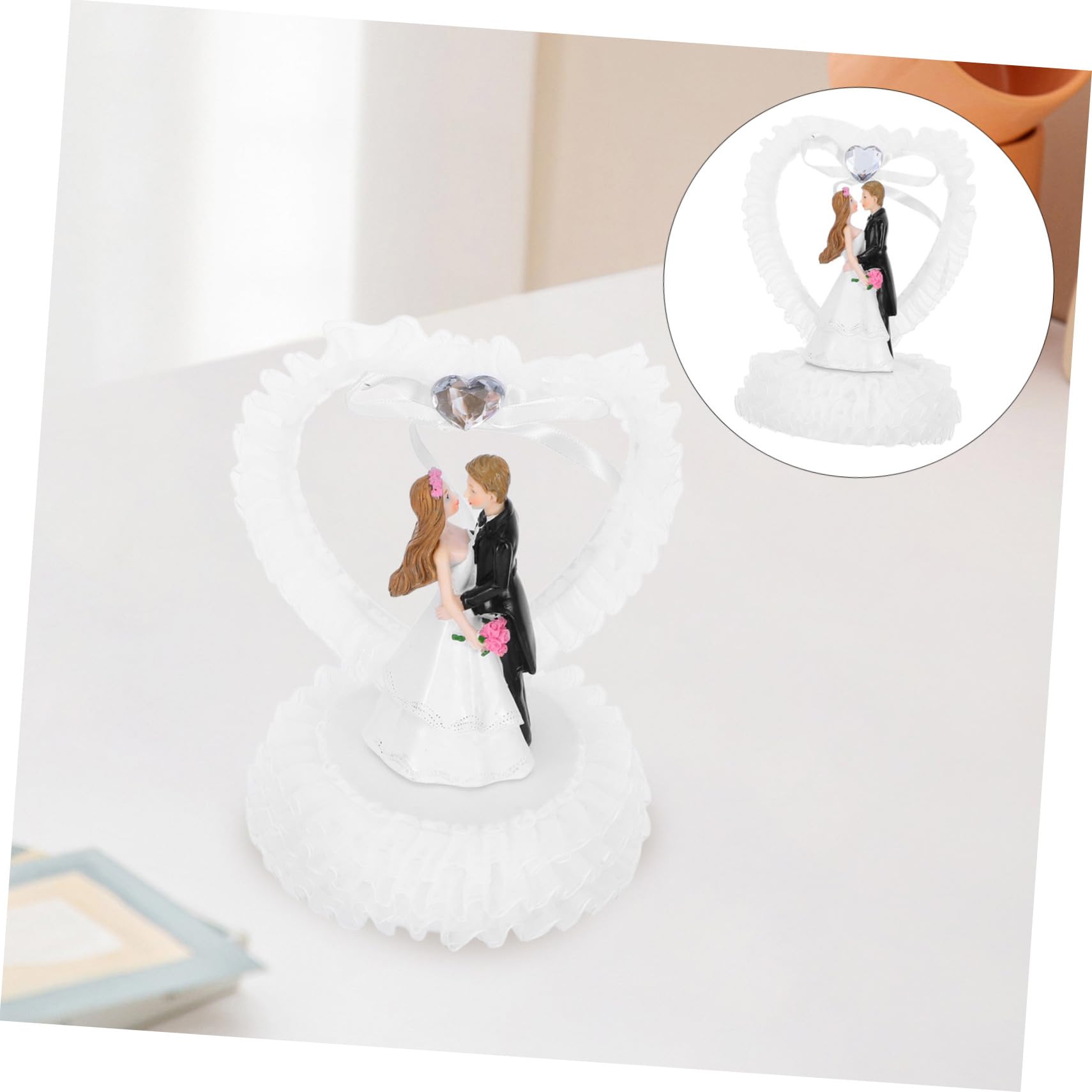 COLLBATH Romantische Hochzeitspaar Figur aus Kunstharz als Tortenaufsatz Weiße Brautpaar Dekoration für Hochzeitstorte und Festliche Tischdeko