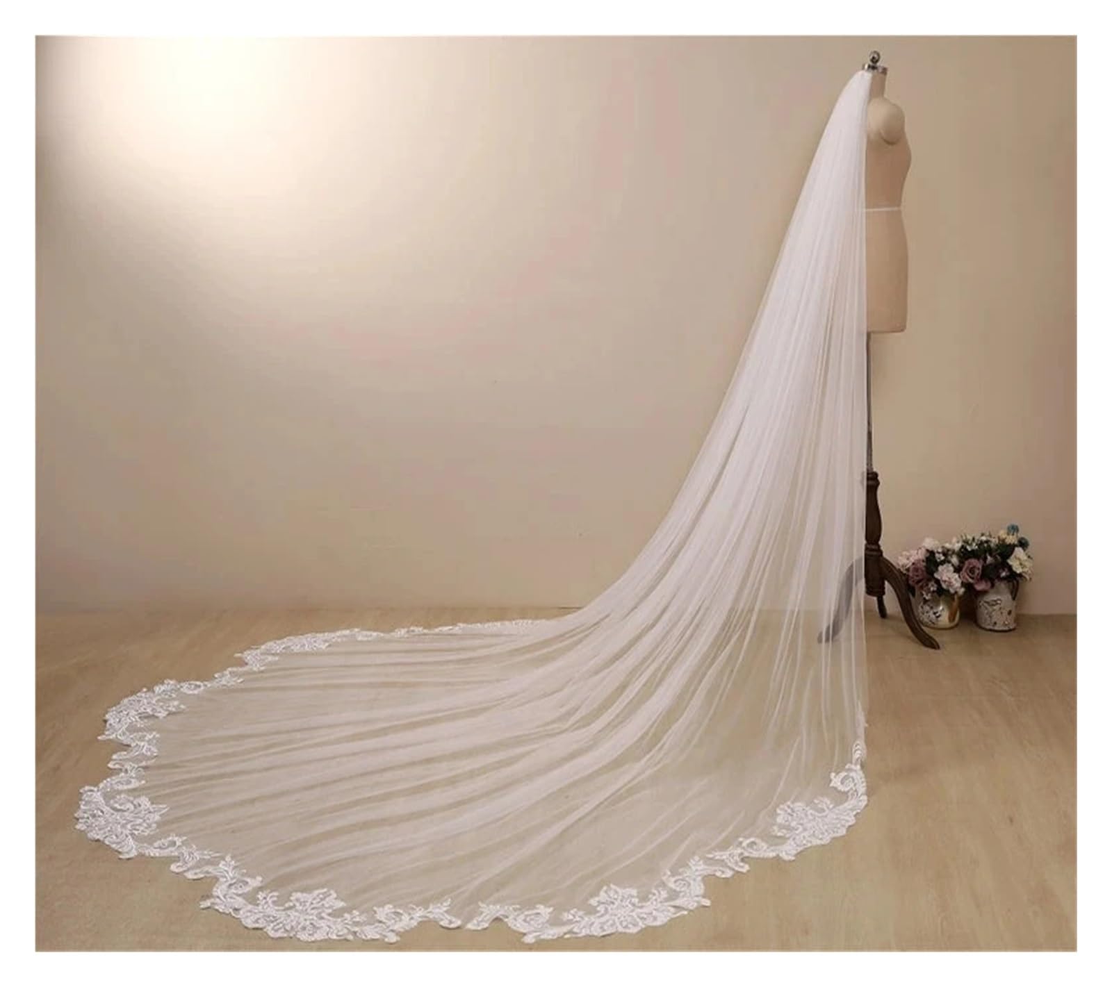 Eleganter weißer Elfenbein-Kathedralen-Hochzeitsschleier, wellenförmige Spitze, Brautschleier, 3 m, 4 m, 5 m, mit Kamm-Zubehör(WHITE,500cm)