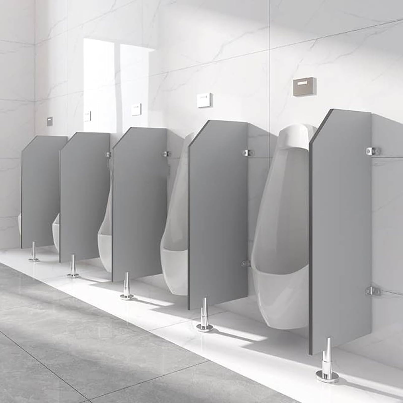 Panneau de séparation pour urinoir idéal pour moderniser un centre commercial