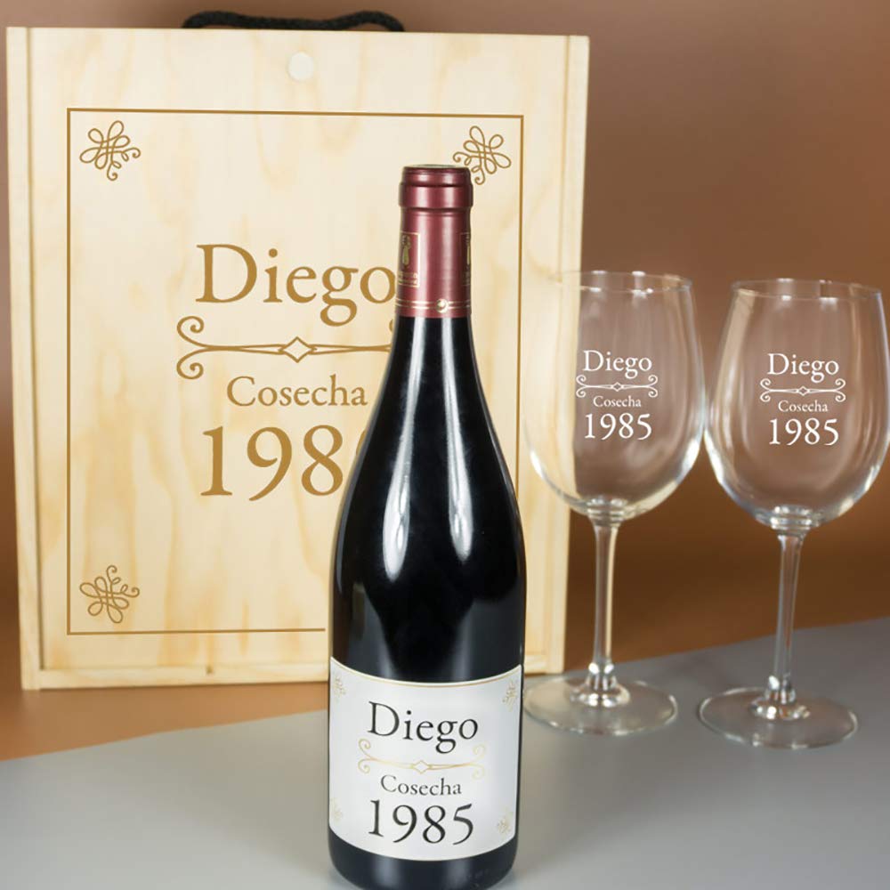 CALLE DEL REGALO Kit de Vino Personalizado: Caja de Madera + Botella de Vino Tinto + 2 Copas de Cristal | Todo Personalizado | Regalo Original para Cumpleaños, Aniversario y Jubilación