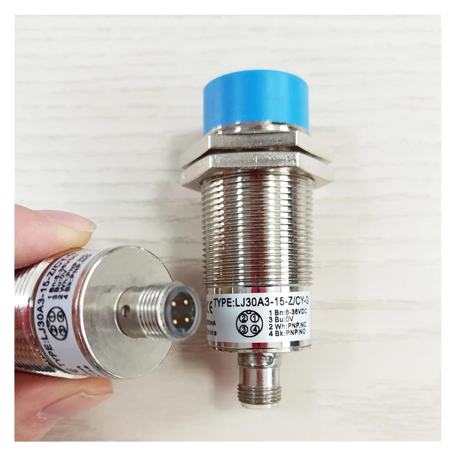 Interruttore di prossimità cilindrico LJ30 con sensore 10mm / 15mm DC 6-36VDC NPN PNP NO NC NO+ cavo for aviazione da 2 m(Sn10mm with bend,NC,PNP)