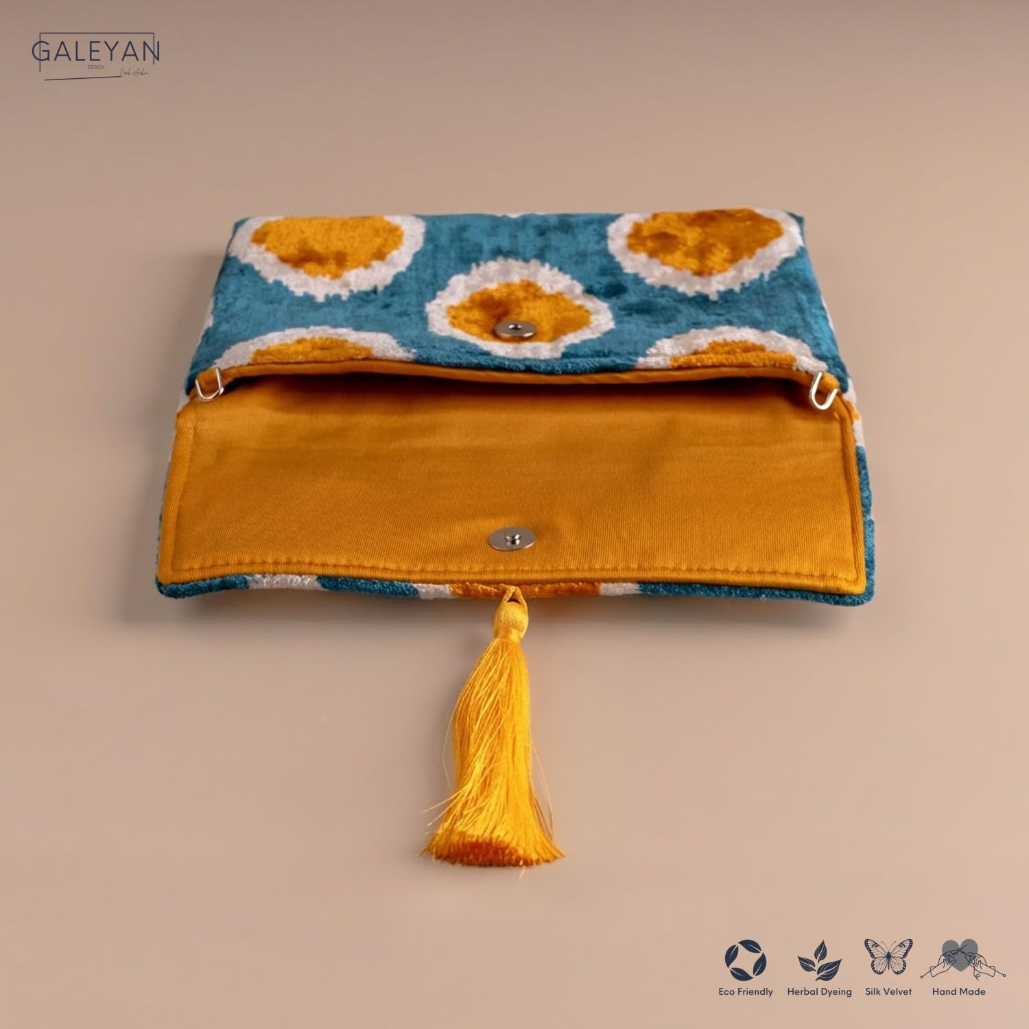 Pochette Ikat in velluto di seta fatta a mano, stile busta, design bohémien, motivo etnico, opzione cinturino a catena, pochette per feste serali, borsa premium, bianco sporco, turchese, oro