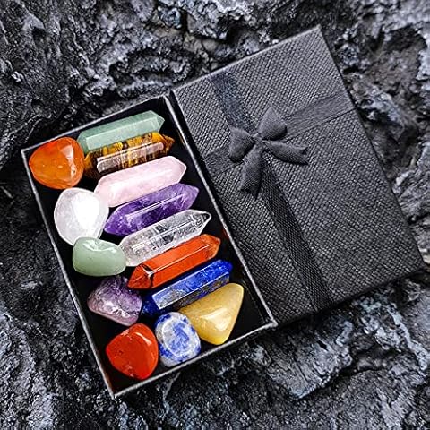Premium Healing Crystals Kit in Gift Box 7 Chakra Set Tumbled Stones 7 Chakra Stone Set Meditation Stone Yoga Amulet Meditation Double Point Wand Polished Tumbled Stones Positive Energy Generator Cover