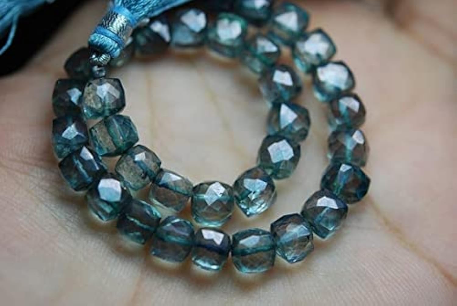 Quartz mystique vert perle facettée 3d box shape 6.5-7mm pour création de bijoux d'art