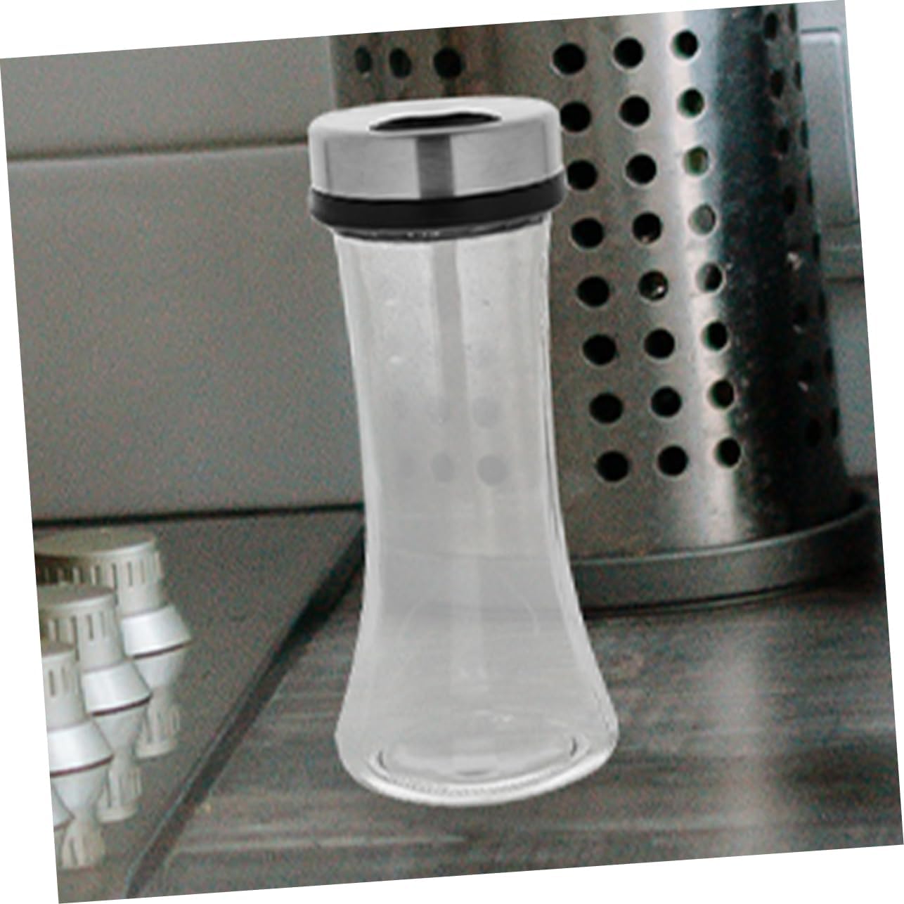 Garneck 2pcs Salt Dispenser with Adjustable Pouring Practical Seasoning Bottles for Home Kitchen Camping Barbecue Each